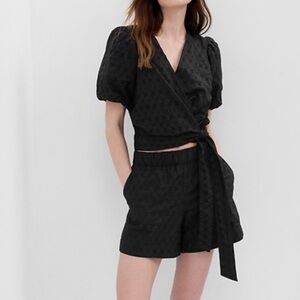 GAP WOMENS PUFF SLEEVE BLACK EYELET BLOUSE WRAP STYLE SMALL